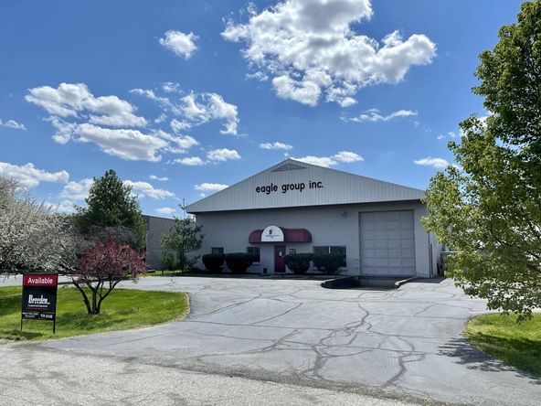 Industrial/Flex: 705 Greenway Dr, Columbus, IN 47201